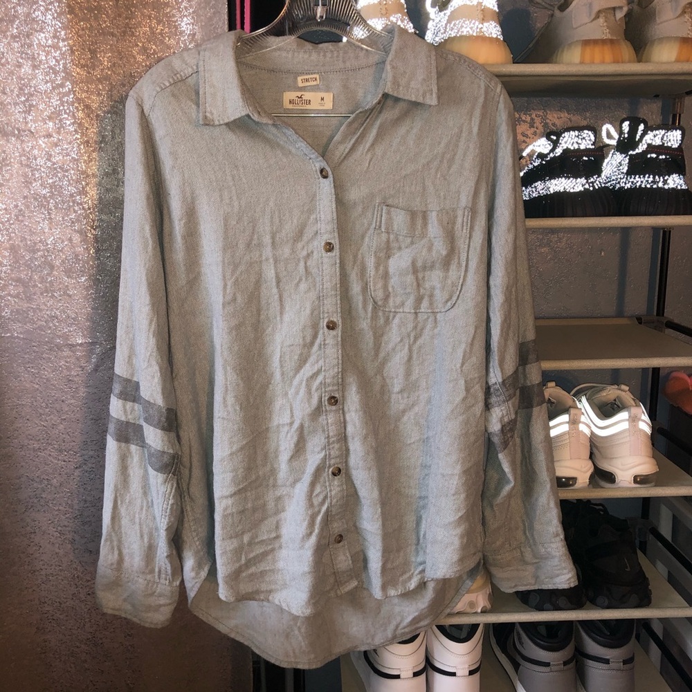 LIKE NEW HOLLISTER CO TOP